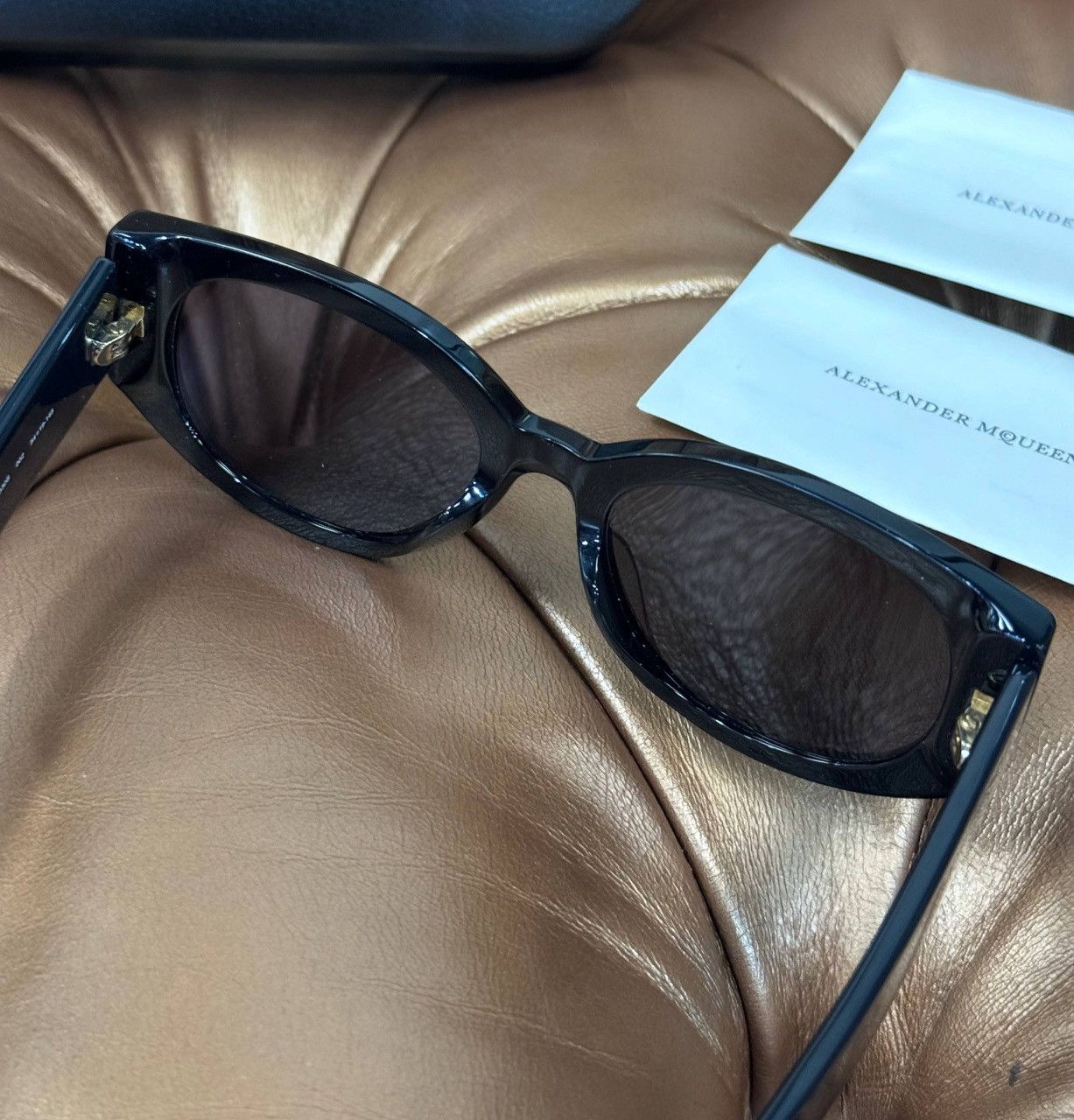 Alexander McQueen Alexander McQueen Red Graffiti Logo Sunglasses AM0330S 002 Size ONE SIZE - 9 Thumbnail