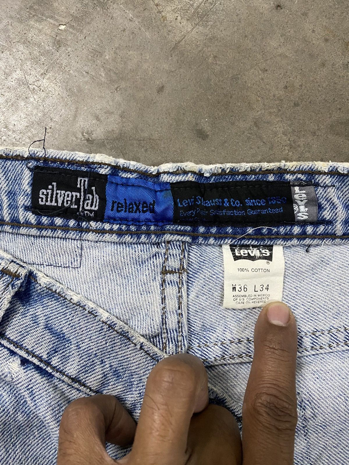 Levi's Vintage Levis Silver Tab Relaxed Wash Blue Distressed @310 Size US 33 - 9 Thumbnail