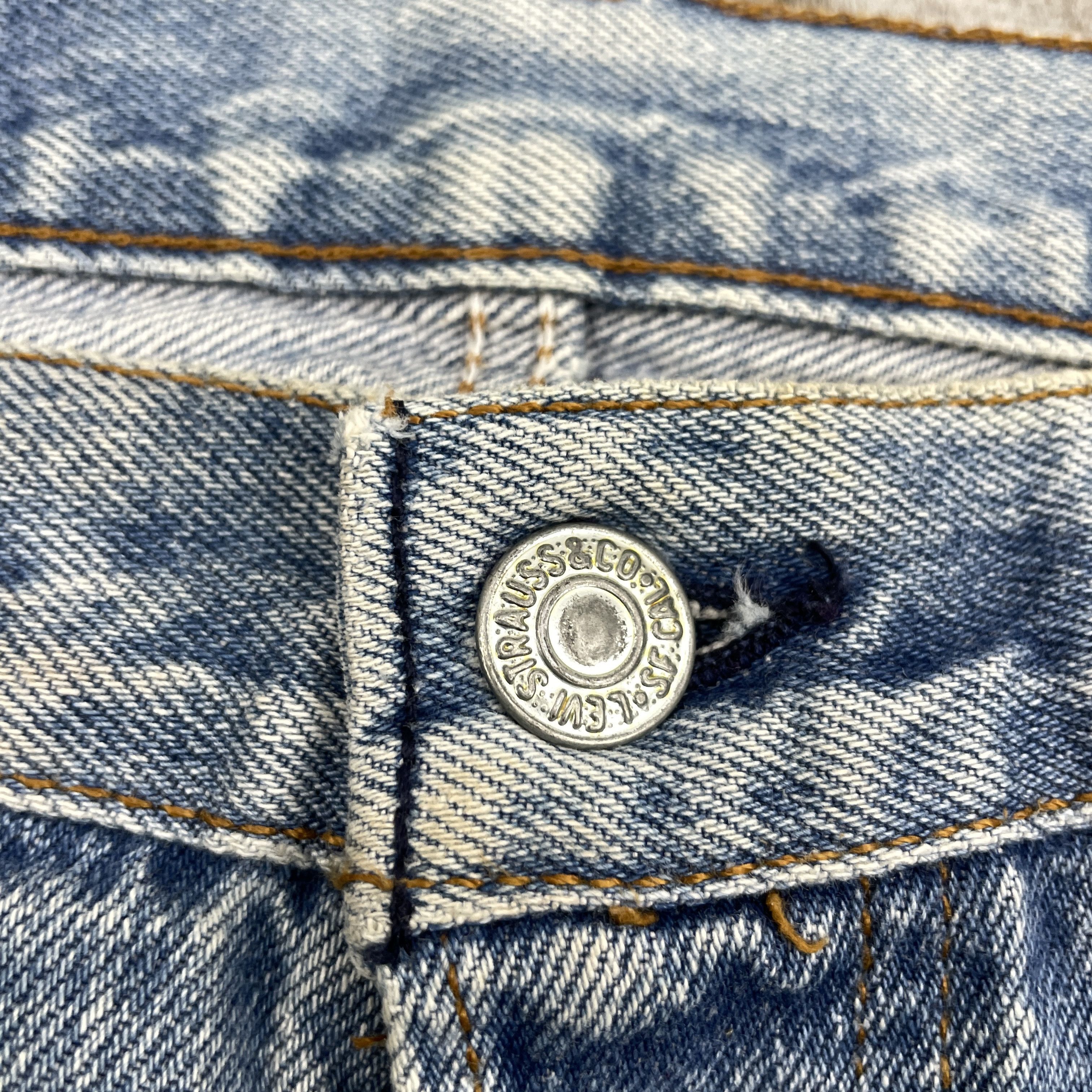 Japanese Brand × Levi's × Vintage Vintage Levi's 501 Distressed Light Wash Jeans -wc293 Size US 33 - 9 Thumbnail