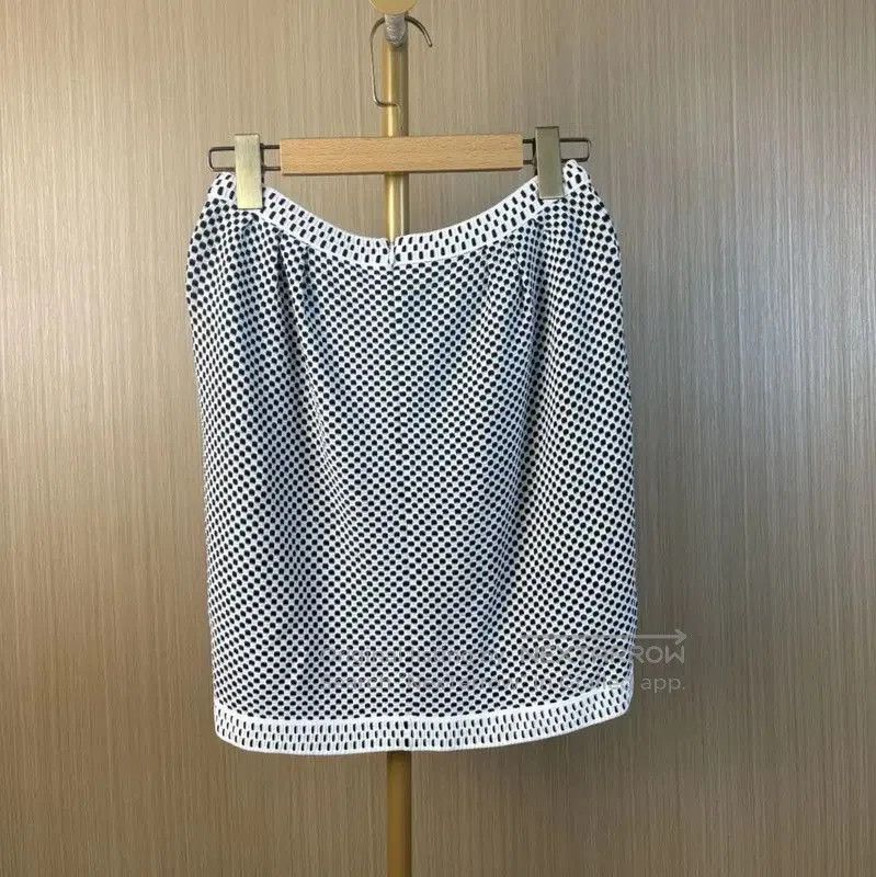 Chanel Chanel Color-Block Womens Skirt . Size 23" - 2 Thumbnail
