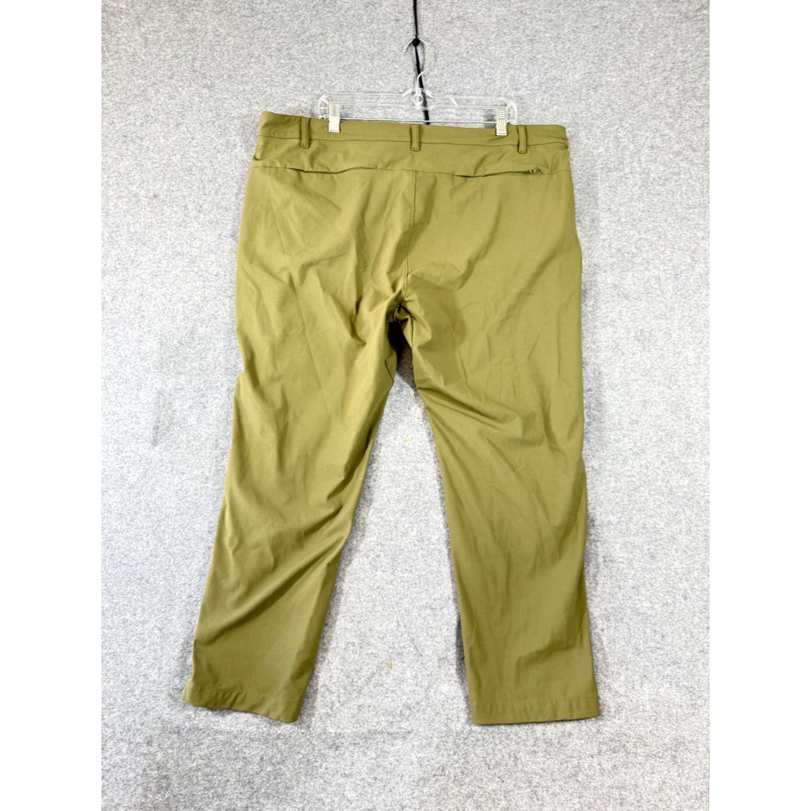 Fabletics Fabletics The Don Golf Performance Chino Pants Mens 42x30 Green Water-Resistant Chino Slacks 42 30 Green Mens Size US 42 / EU 58 - 7 Thumbnail