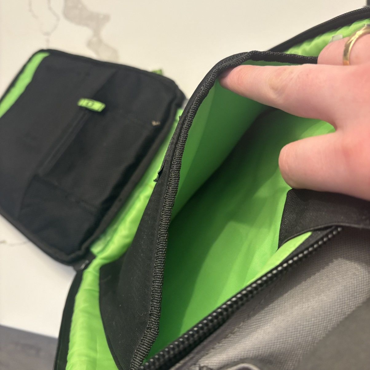 Oakley Oakley Y2K One Strap 16in Laptop Shoulder Bag Size ONE SIZE - 7 Thumbnail