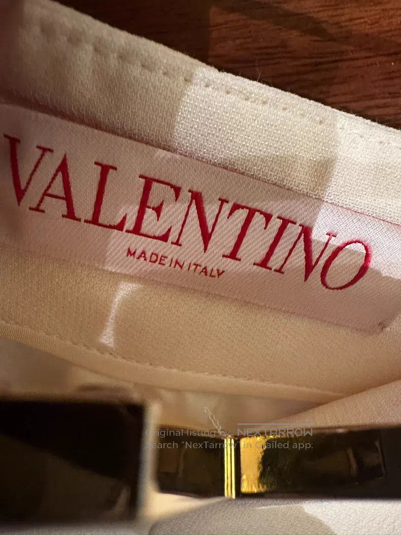 Valentino Valentino White shorts, V-shaped metal logo Size 37" - 6 Thumbnail