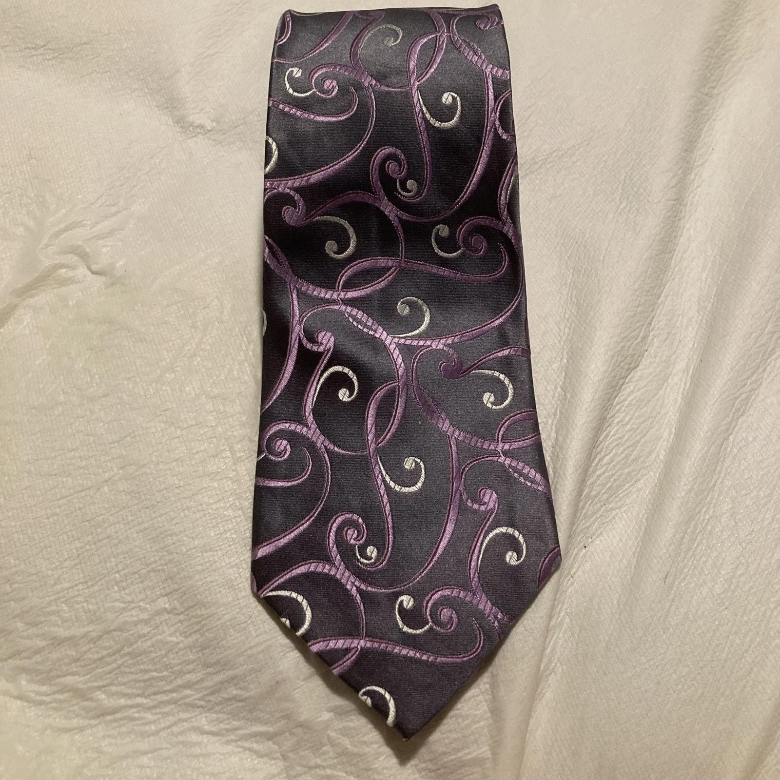 Van Heusen NWOT Van Heusen Tie 100% Silk 58/3.5 Size ONE SIZE - 1 Thumbnail