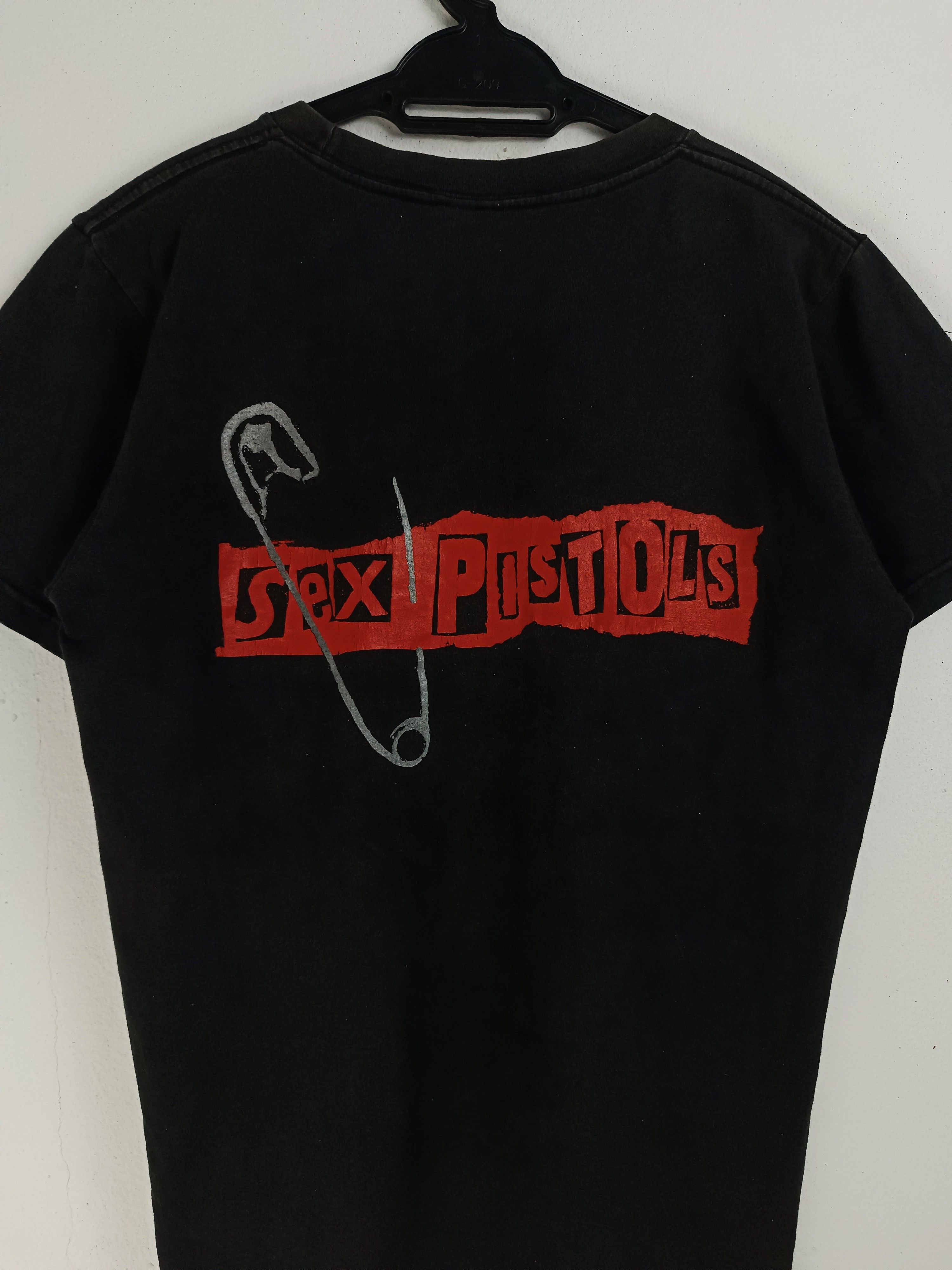 Band Tees VINTAGE FADED 2000s SEX PISTOLS GOD SAVE THE QUEEN clash Size US S / EU 44-46 / 1 - 14 Thumbnail