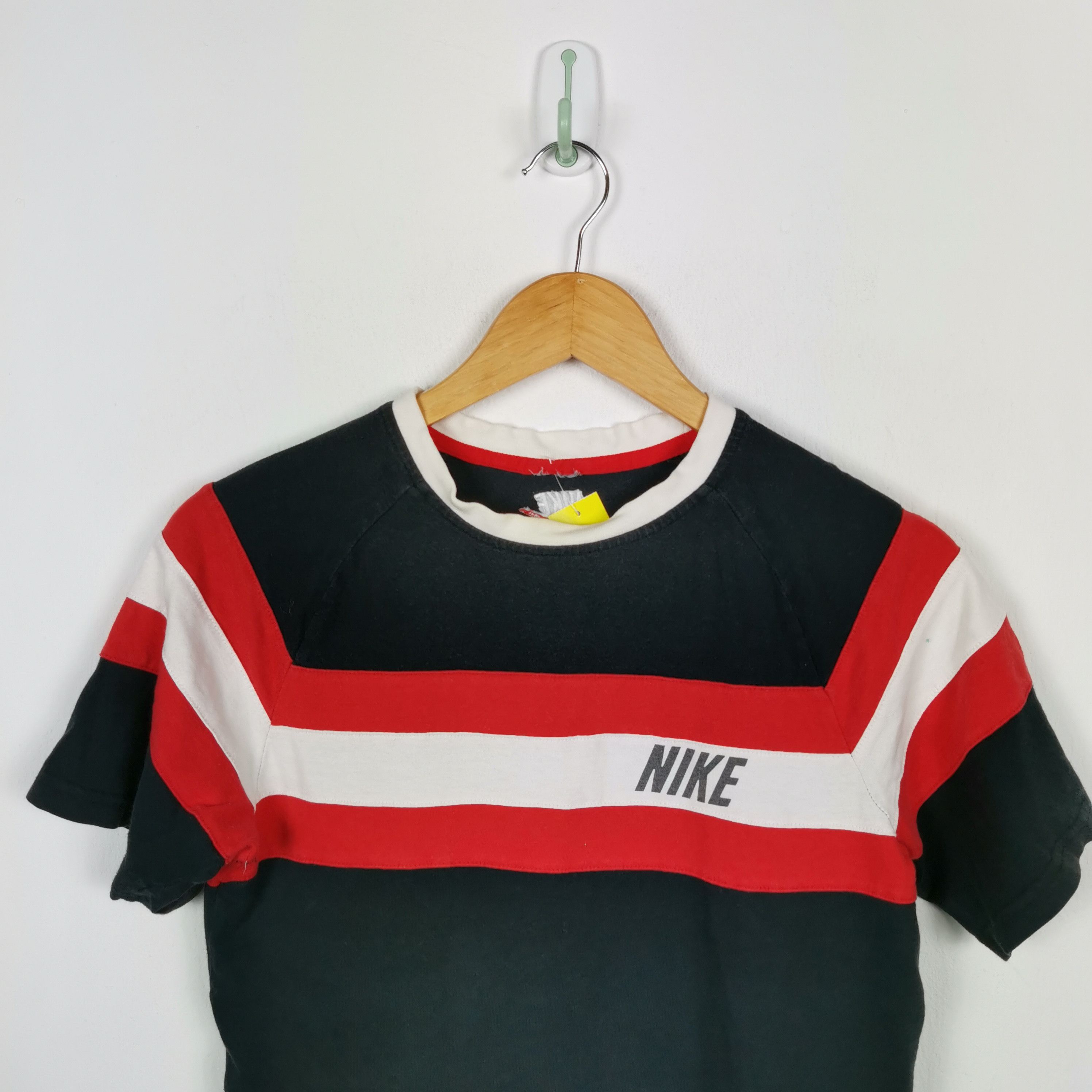 Vintage Vintage Y2K Nike T-Shirt Nike Swoosh Tees Stripe Tees Size US S / EU 44-46 / 1 - 7 Thumbnail
