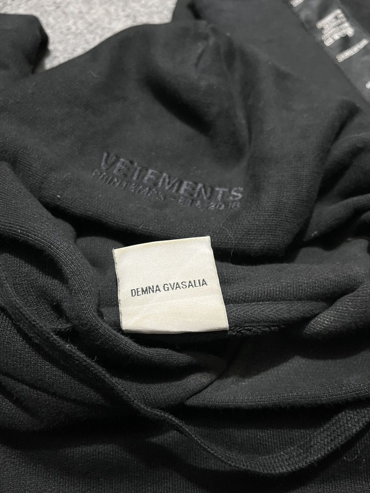 Vetements Vetements Tape Washing Lebel Hoodie Size US XXS / EU 40 - 18 Thumbnail