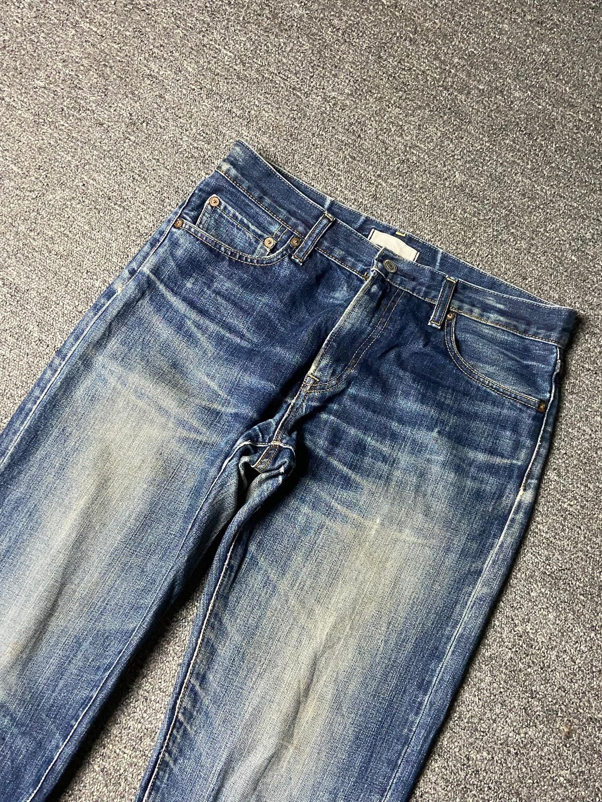 Uniqlo Uniqlo Distressed Ripped Denim Jeans (164) Size US 31 - 10 Thumbnail