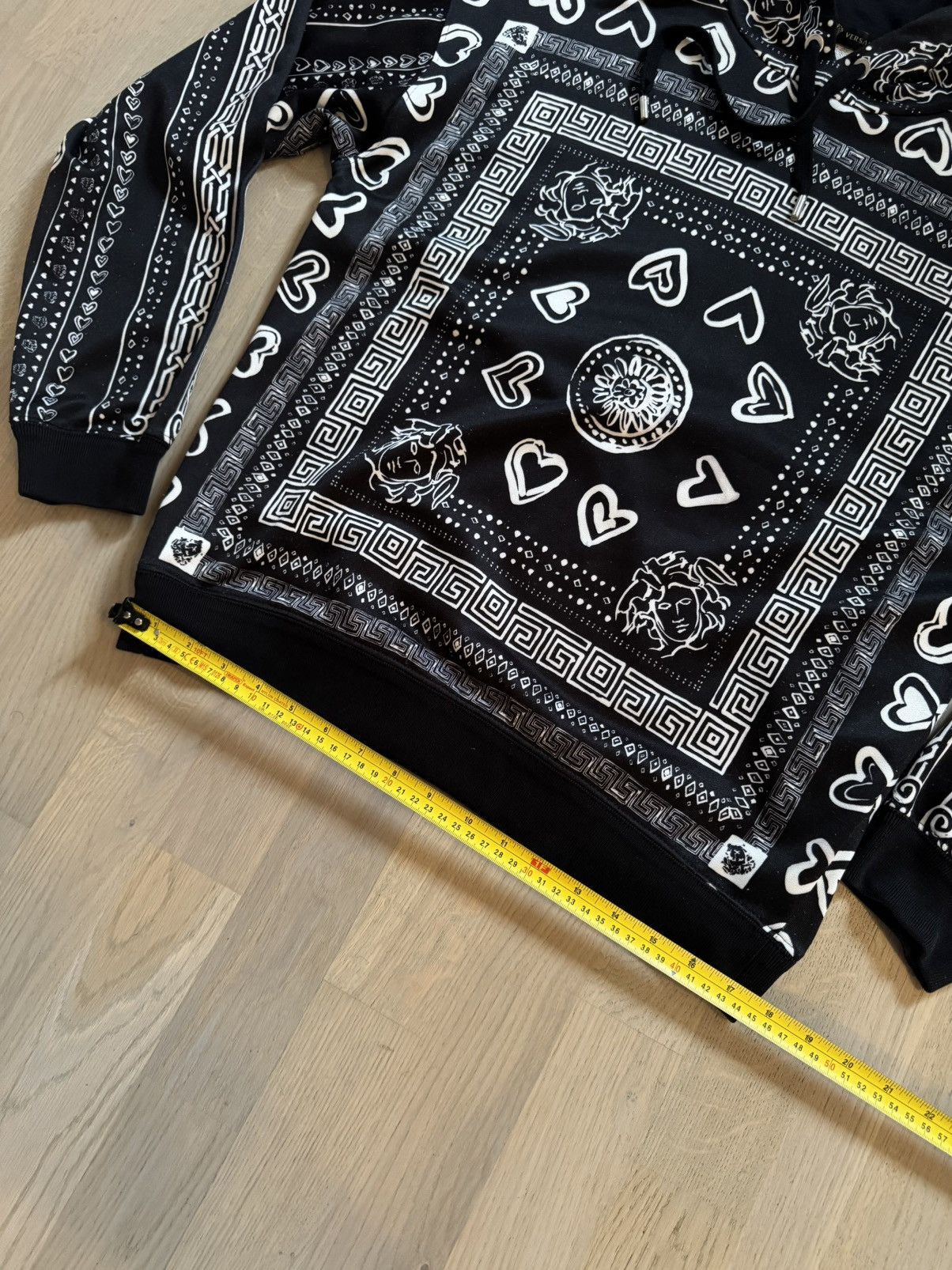 Versace VERSACE hoodie study REAL TAPE MEASUREMENTS IN PHOTOS PROPE Size US S / EU 44-46 / 1 - 6 Thumbnail