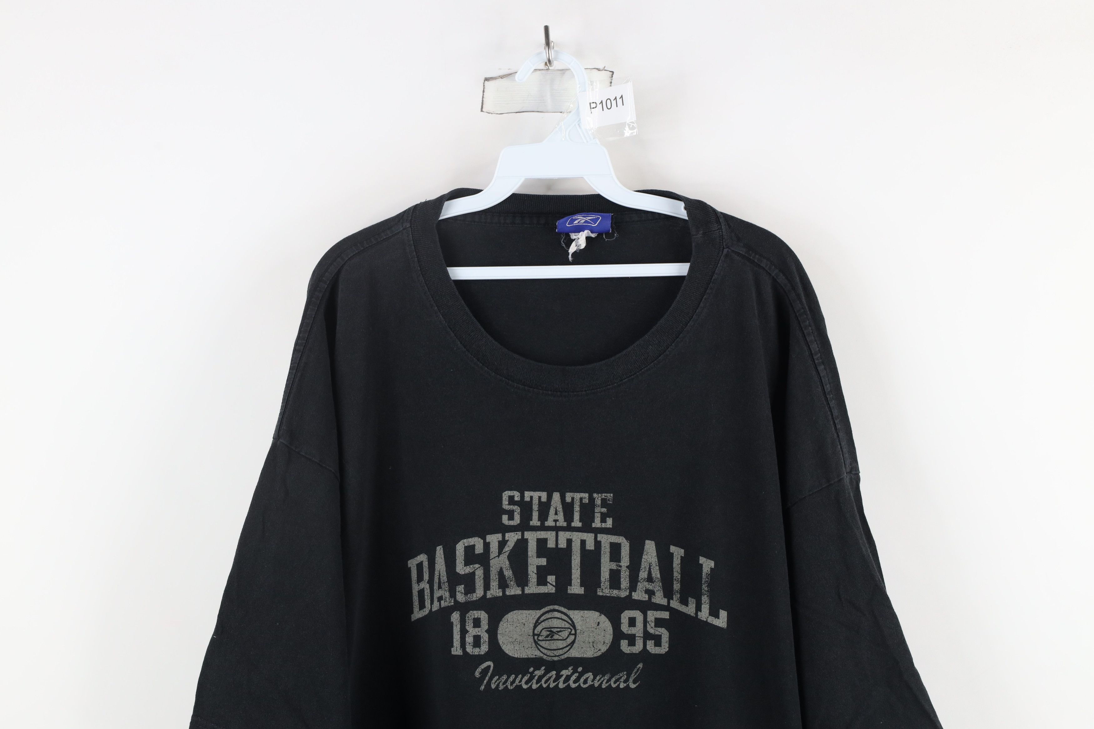 Reebok × Vintage Vintage 90s Reebok Spell Out State Basketball T-Shirt Black Size US XXL / EU 58 / 5 - 2 Thumbnail