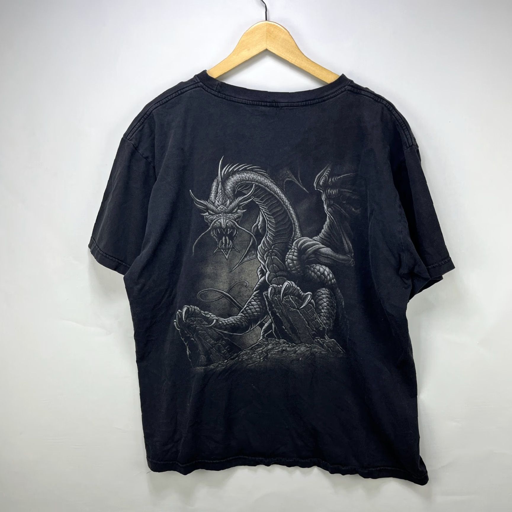 Vintage VINTAGE Dragon Sun Faded Art T-Shirt 2XL Black Men Short Sleeve T-Shirt Dragon Sun Faded Art Vintage 2XL Mens Shirts Size US XXL / EU 58 / 5 - 5 Thumbnail