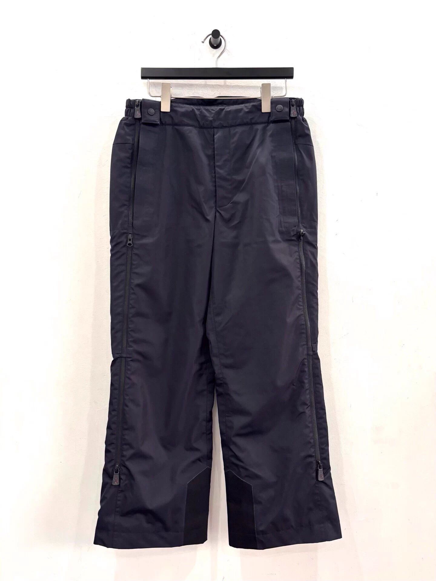 Moncler Moncler men's black back logo workwear ski pants L Size US 38 / EU 54 - 2 Thumbnail