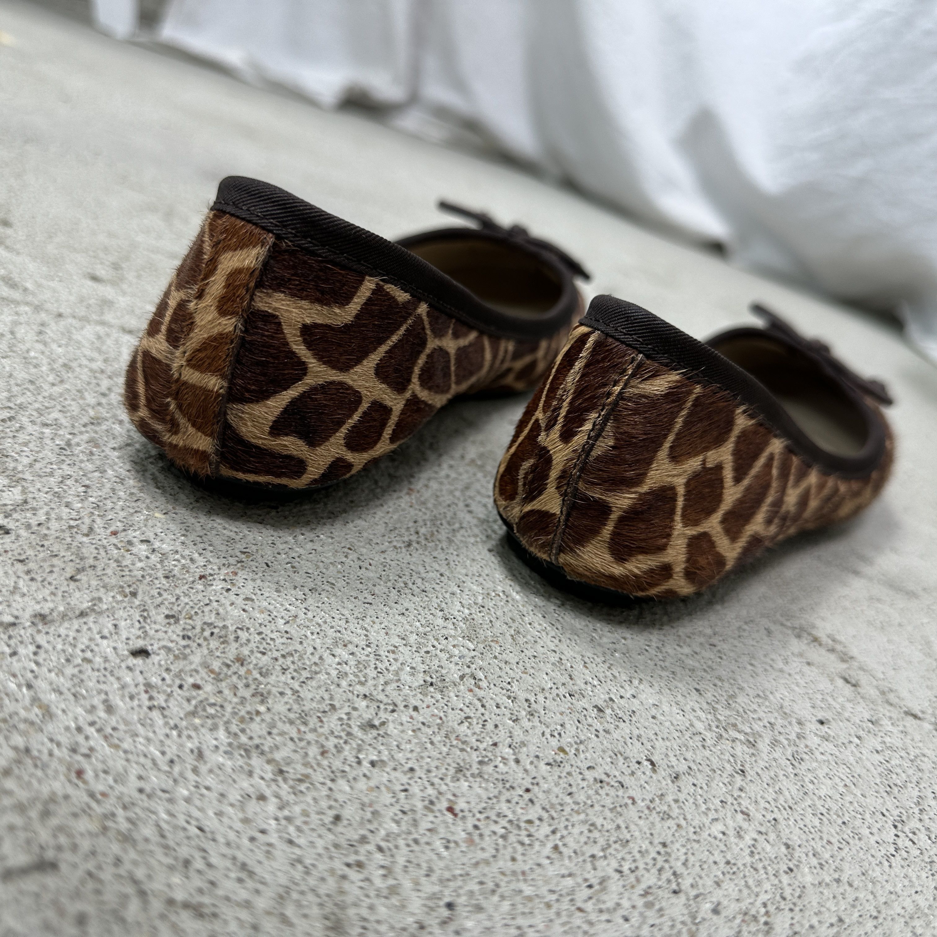 Vintage Vintage Avant Garde Leather Cheetah Pony Hair Ballerinas 00s Size US 6 / IT 36 - 5 Thumbnail