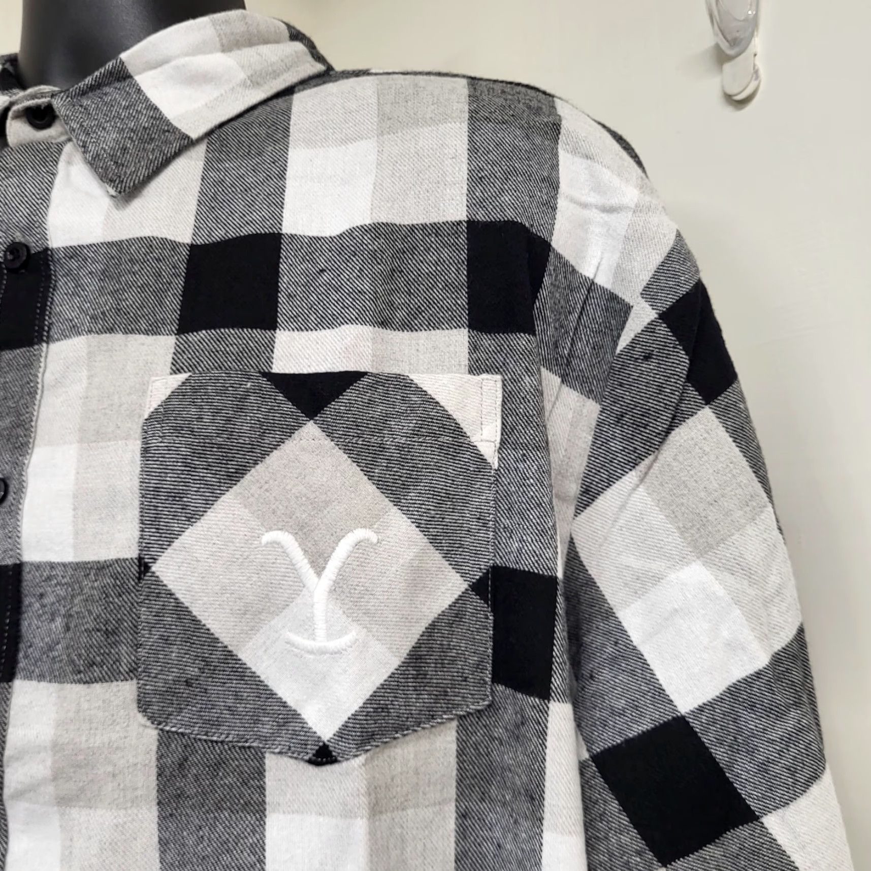 Vintage Yellowstone Flannel Shirt Mens Size M White Black Long Sleeve Dutton Ranch Button-Up Shirt, Buffalo Plaid, Western, Casual, Workwear, Swinging back? Size US M / EU 48-50 / 2 - 4 Thumbnail