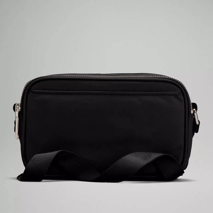 Lululemon Lululemon Crossbody Camera Bag 2L | Grailed