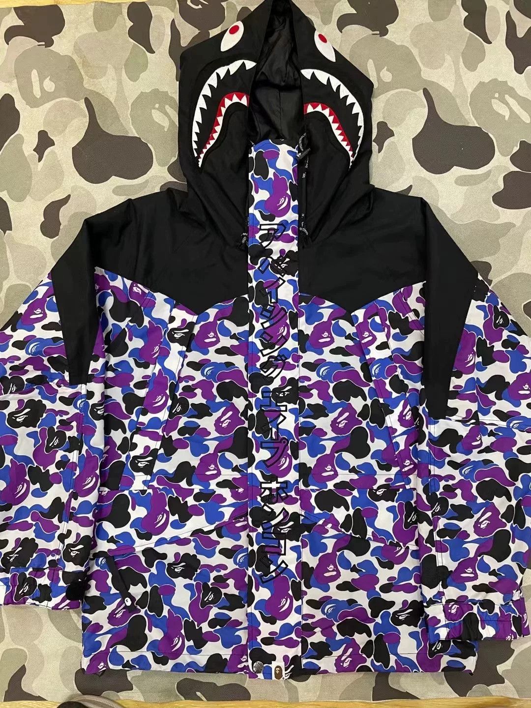 Bape Bape Multi Glow Jacket Outerwear Size US L / EU 52-54 / 3 - 1 Thumbnail
