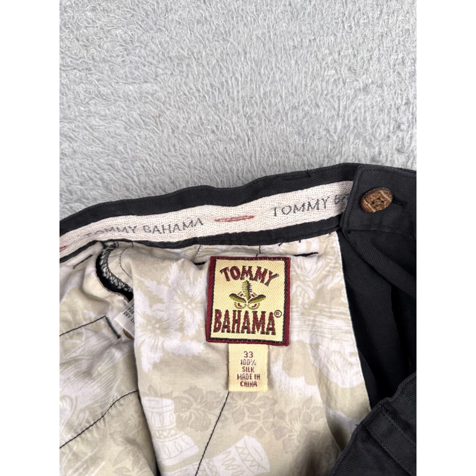 Tommy Bahama Tommy Bahama Shorts Men 33 Black Bermuda Pleated Silk Quick Dry Beach Vacation 9in Mens Size US 33 - 7 Thumbnail