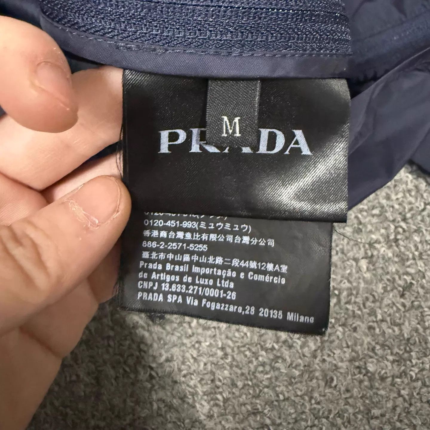 Prada Prada navy logo hem nylon jacket M 99 new Size US M / EU 48-50 / 2 - 4 Thumbnail
