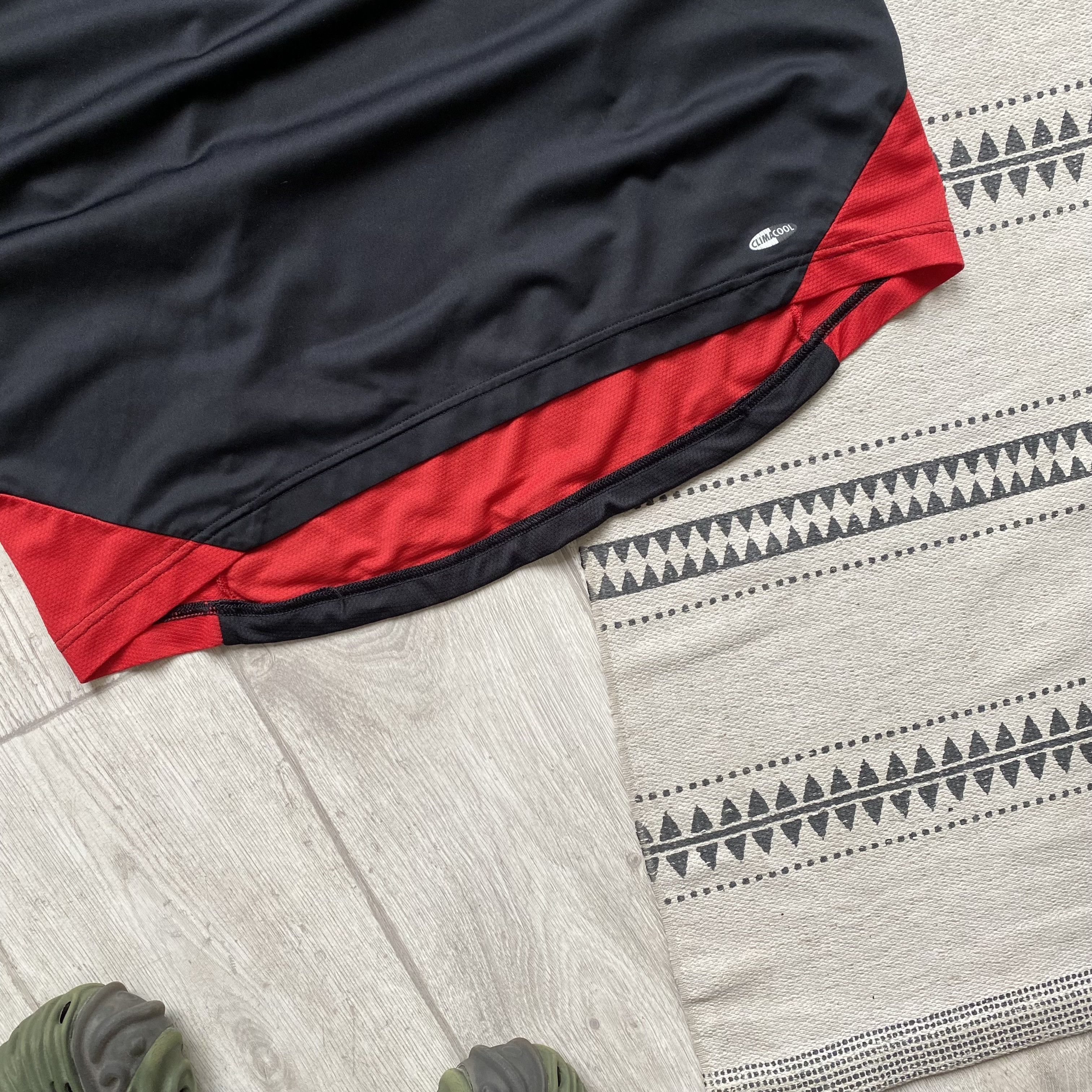 Adidas Vintage Adidas tee Center logo Drill Shox Tn Vibe Size US L / EU 52-54 / 3 - 3 Thumbnail