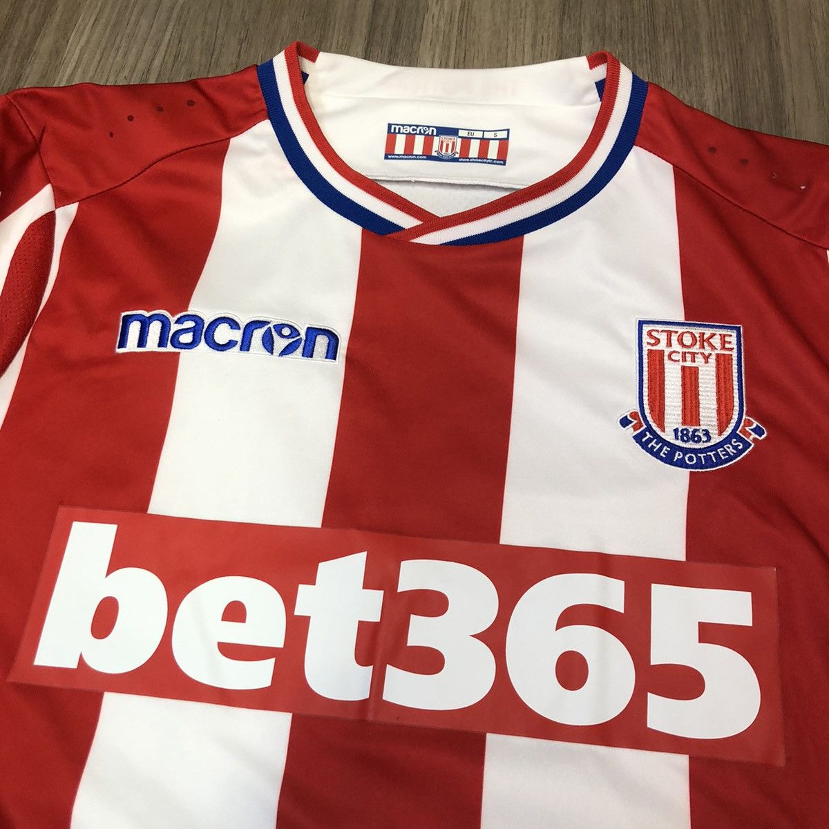 Macron Stoke City 15/16 home shirt #22 Shaqiri Size US S / EU 44-46 / 1 - 3 Thumbnail