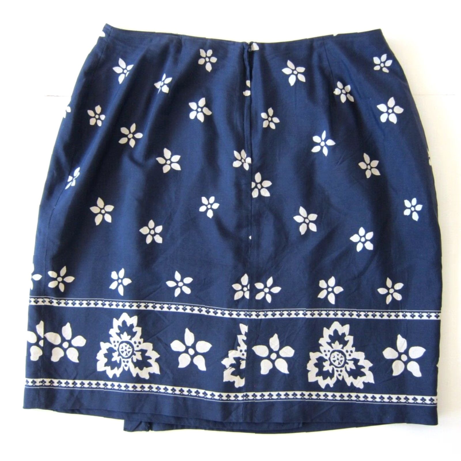 Vintage Amanda Smith 100% Silk Navy Blue White Floral Zip Wrap Skirt Women Size 14 Size 36" / US 14 / IT 50 - 2 Thumbnail