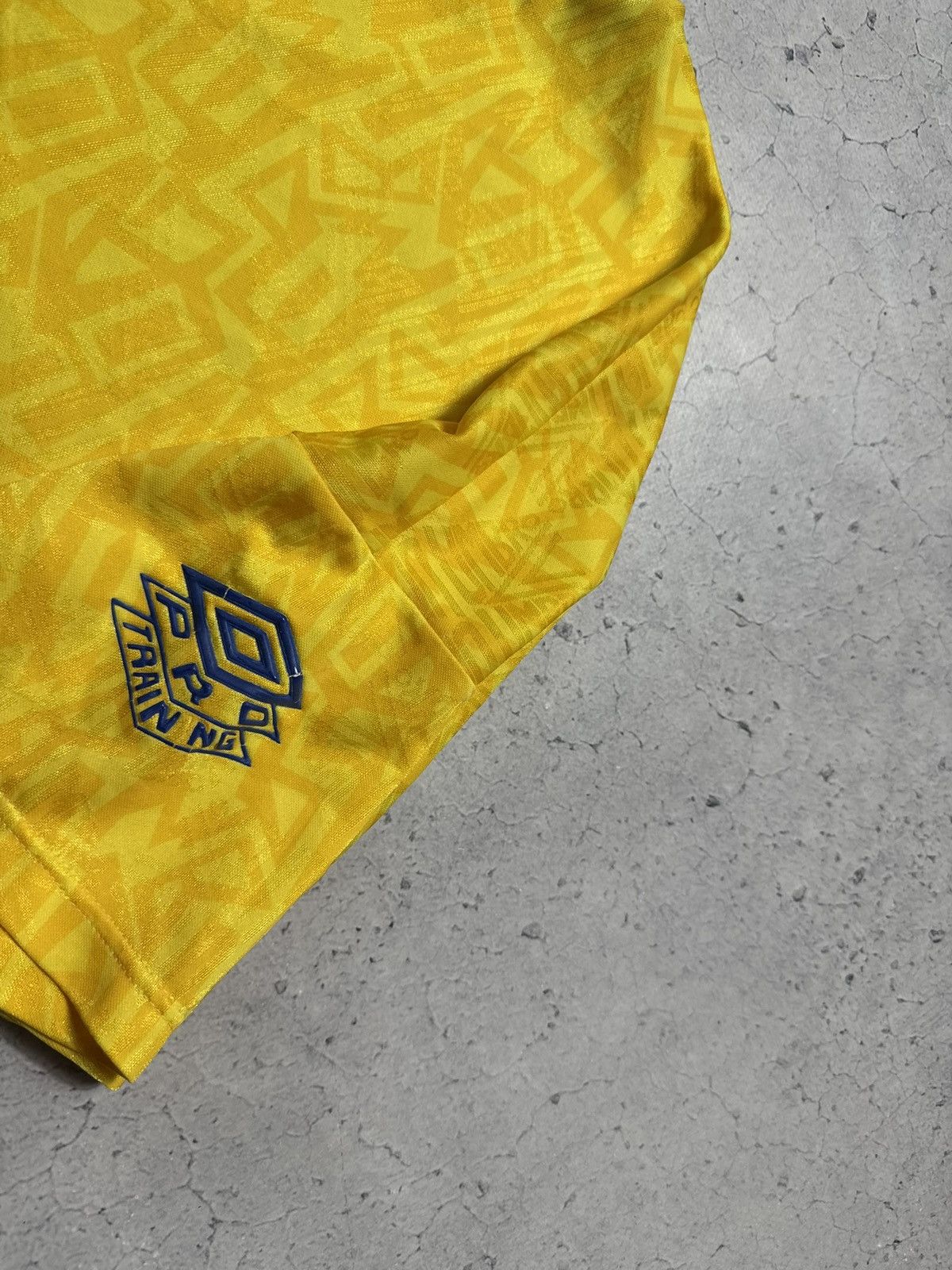 Umbro Umbro Vintage 90’s Jersey Shirt Big Logo Monogram Size US XXL / EU 58 / 5 - 3 Thumbnail