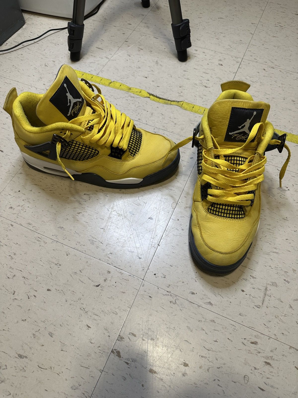 Jordan Brand × Nike Air Jordan 4 Lightning Size US 10.5 / EU 43-44 - 2 Thumbnail