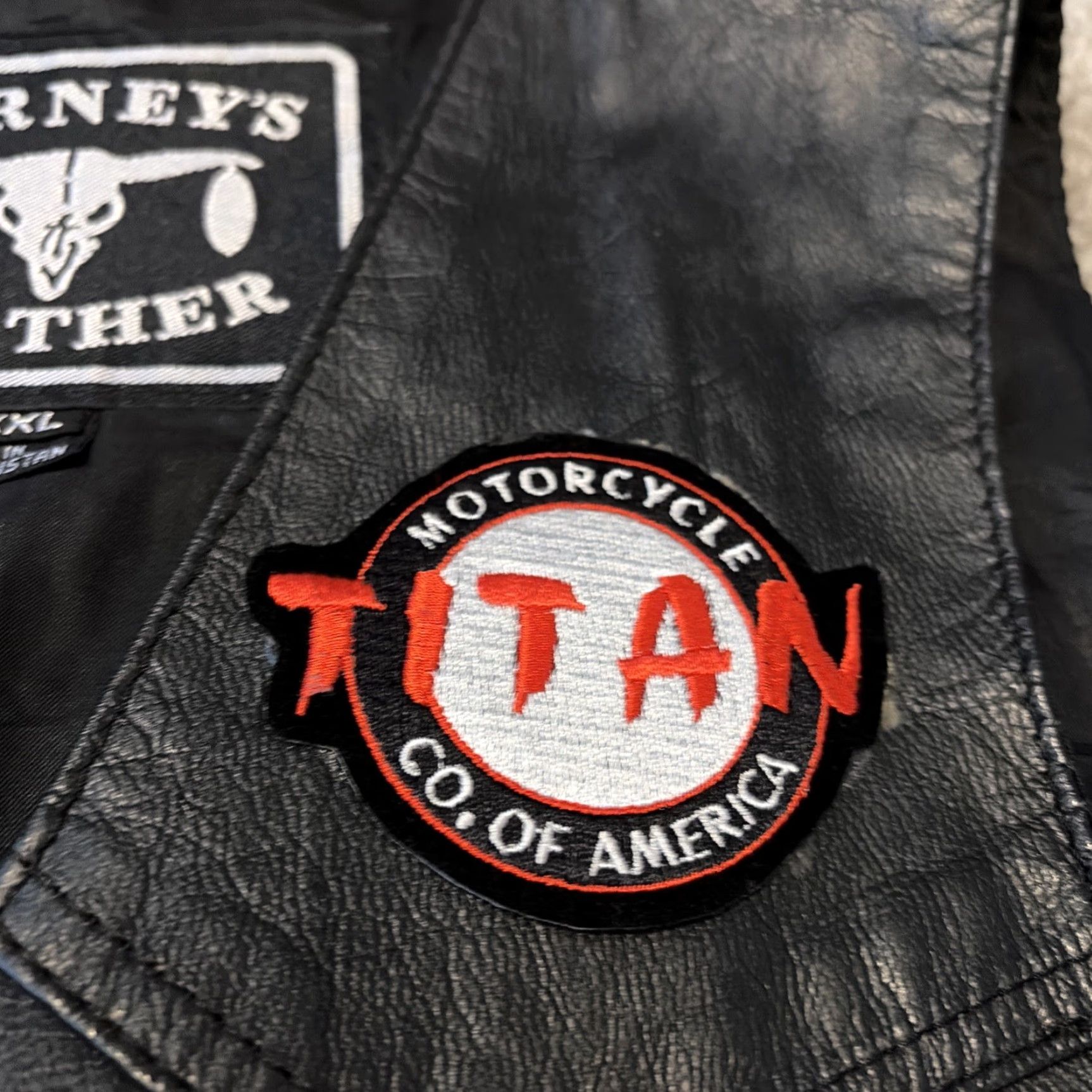 Harley Davidson VINTAGE Harley-Davidson Titan Motorcycles Patch Leather Biker Vest 2XL Men Black Leather Patch Biker 2XL Mens Size US XXL / EU 58 / 5 - 6 Thumbnail