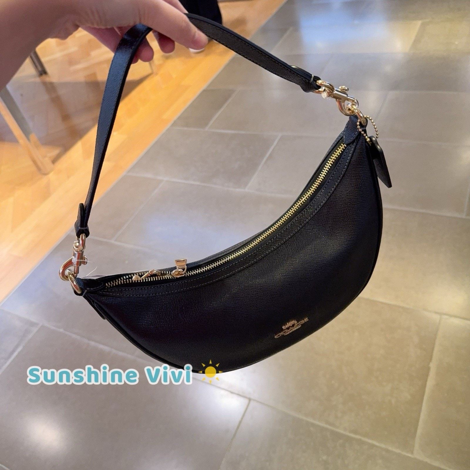Coach NWT Coach Aria Shoulder Bag CCL28 Gold/Black leather Size ONE SIZE - 6 Thumbnail
