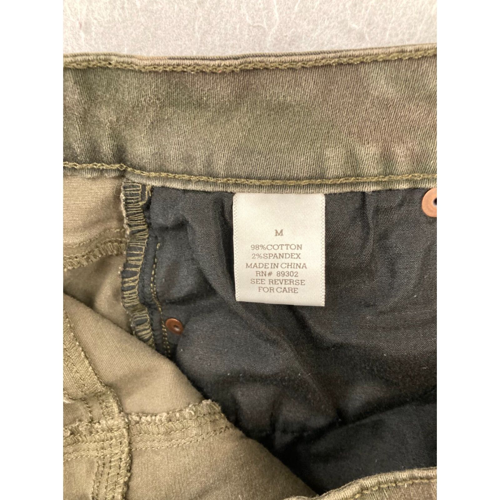 Vintage Altar'd State Women's Skirt Adult Medium Green Camouflage Knit Stretch Raw Hem Mini Army Bohemian Womens Size 32" / US 10 / IT 46 - 7 Thumbnail