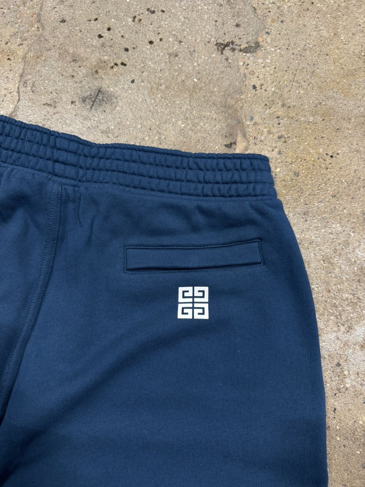 Givenchy Givenchy Logo Printed Sweatshorts NEW 900$ Size US 32 / EU 48 - 3 Thumbnail