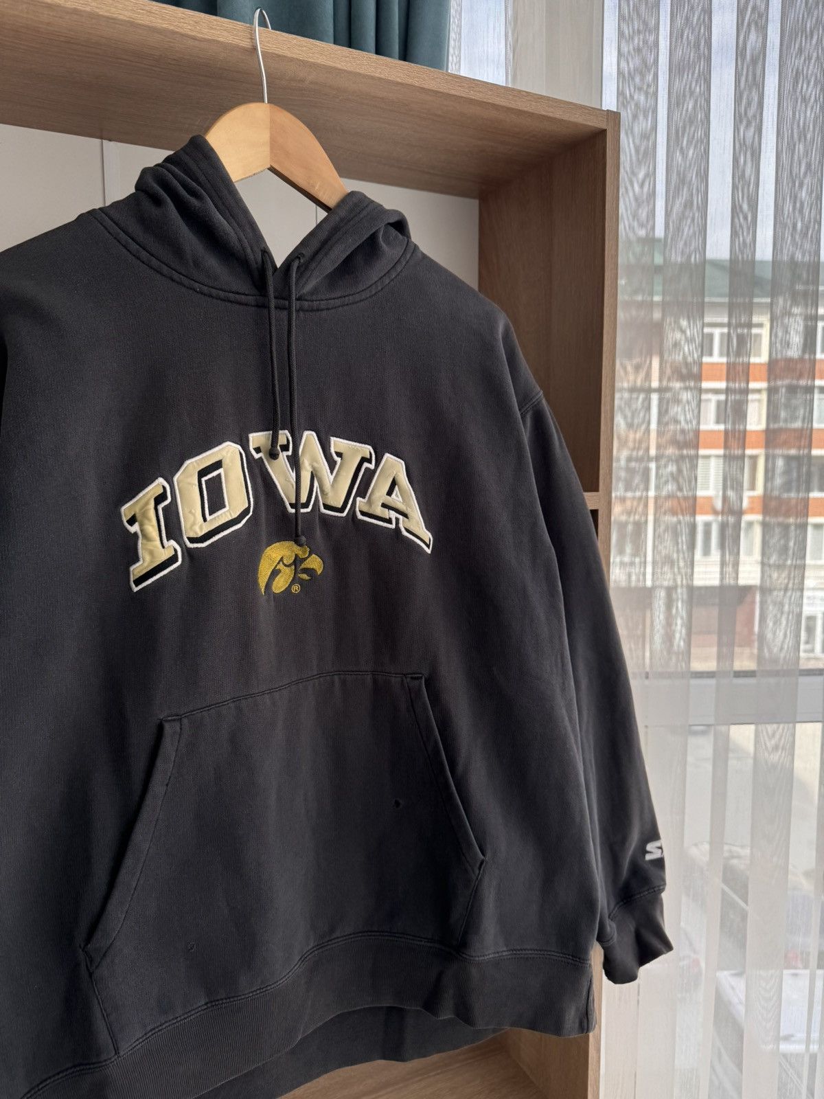 Starter × Vintage Vintage Starter IOWA Hawkeyes Sportswear Distressed Hoodie Size US L / EU 52-54 / 3 - 4 Thumbnail