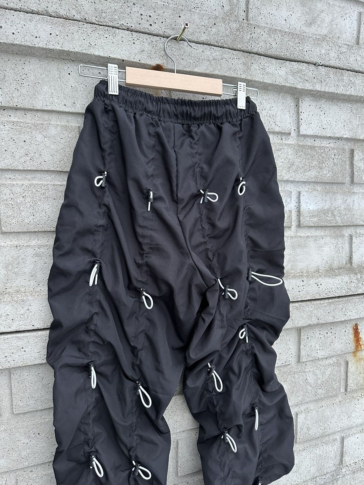 Japanese Brand Cargo pants with cuffs Mnml „Bungee Cord Pants”, size S Size US 30 / EU 46 - 6 Thumbnail