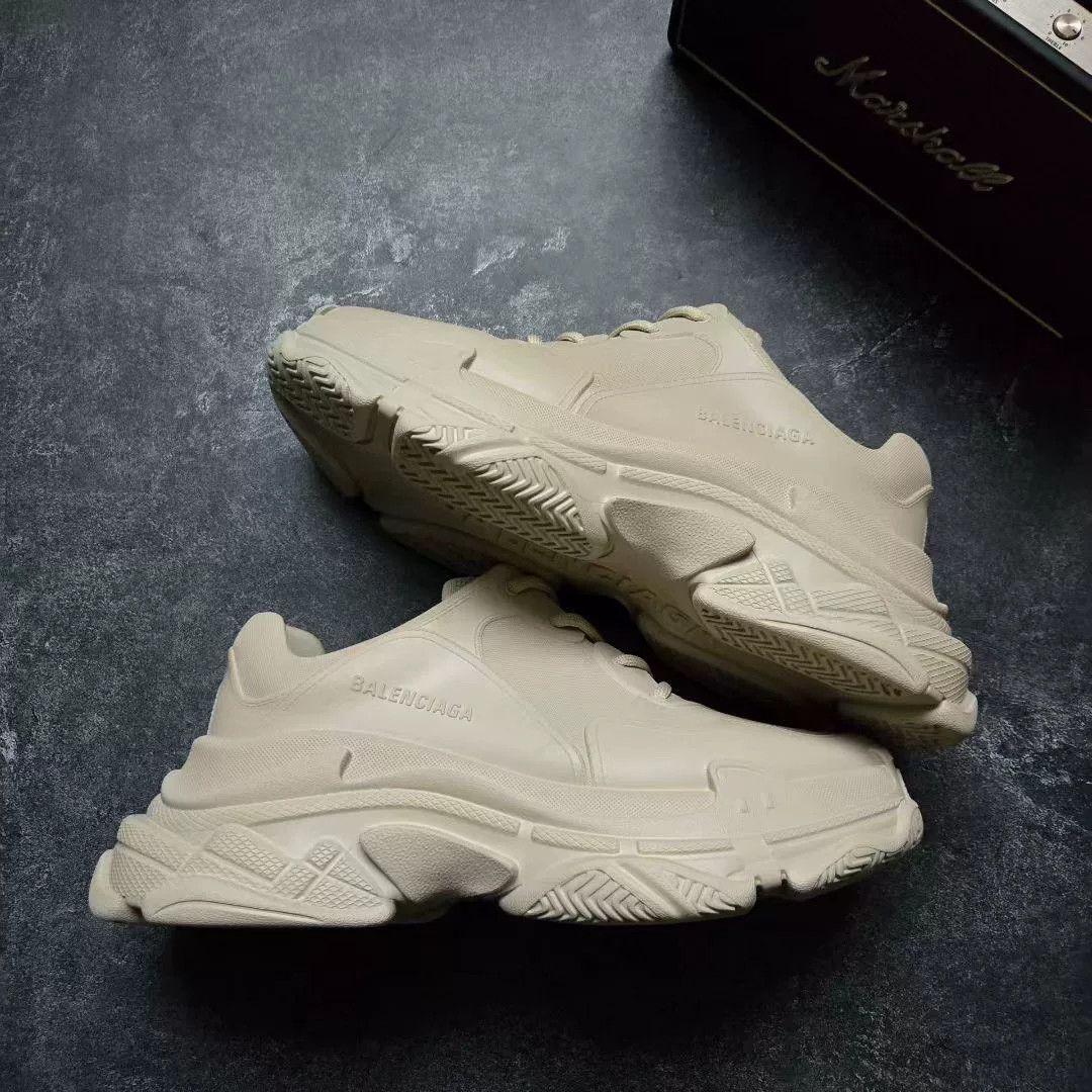 Balenciaga Balenciaga Lowtop Sneakers S Men Size US 10 / EU 43 - 1 Thumbnail
