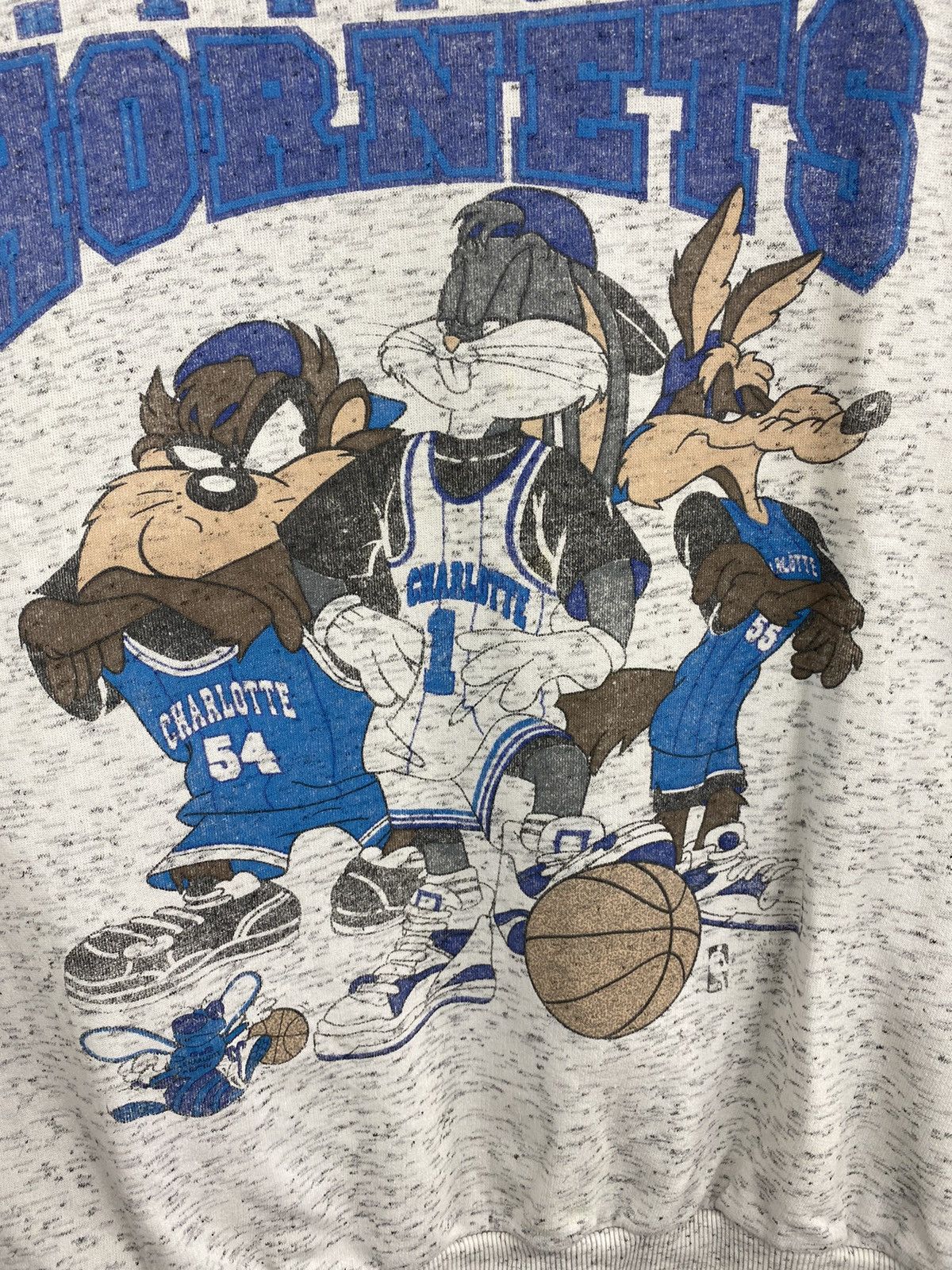 NBA Vintage 1990 Charlotte Hornets NBA Looney Tunes Sweatshirt Size US XL / EU 56 / 4 - 7 Thumbnail