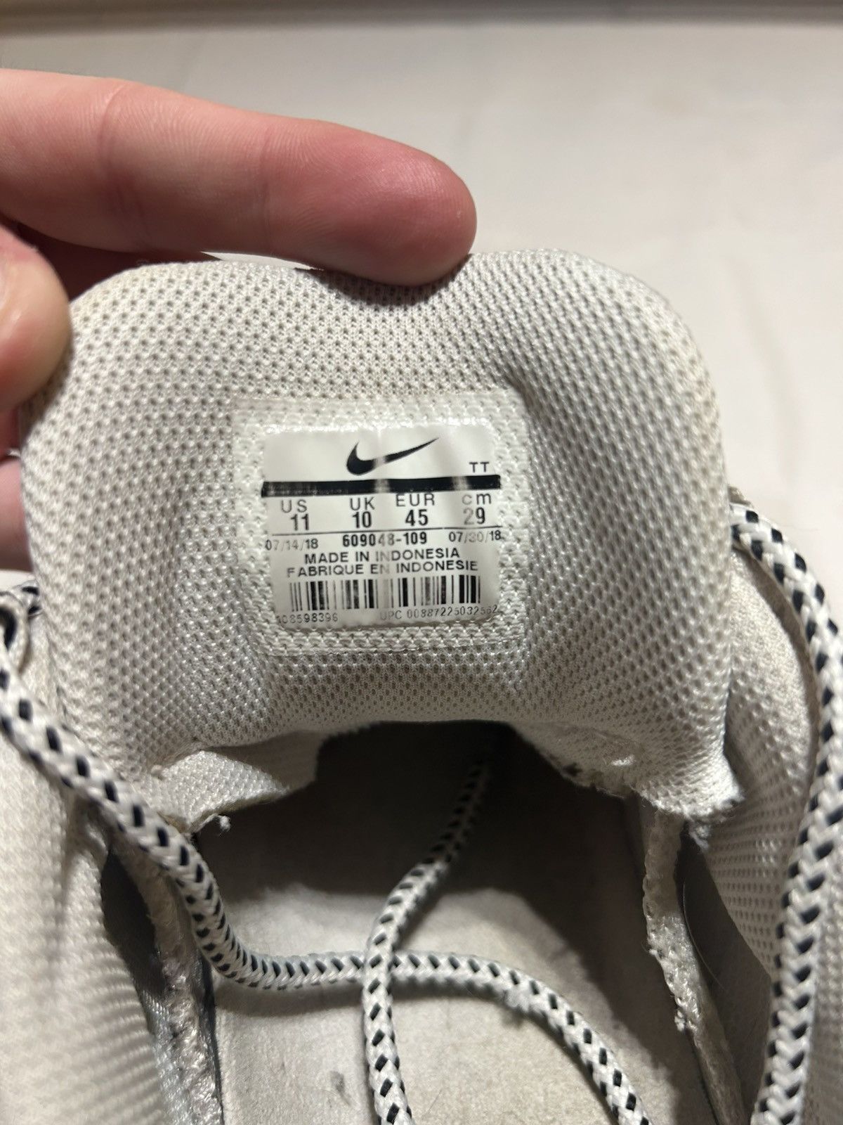 Nike Triple White AirMax 95’s Size US 11 / EU 44 - 7 Thumbnail