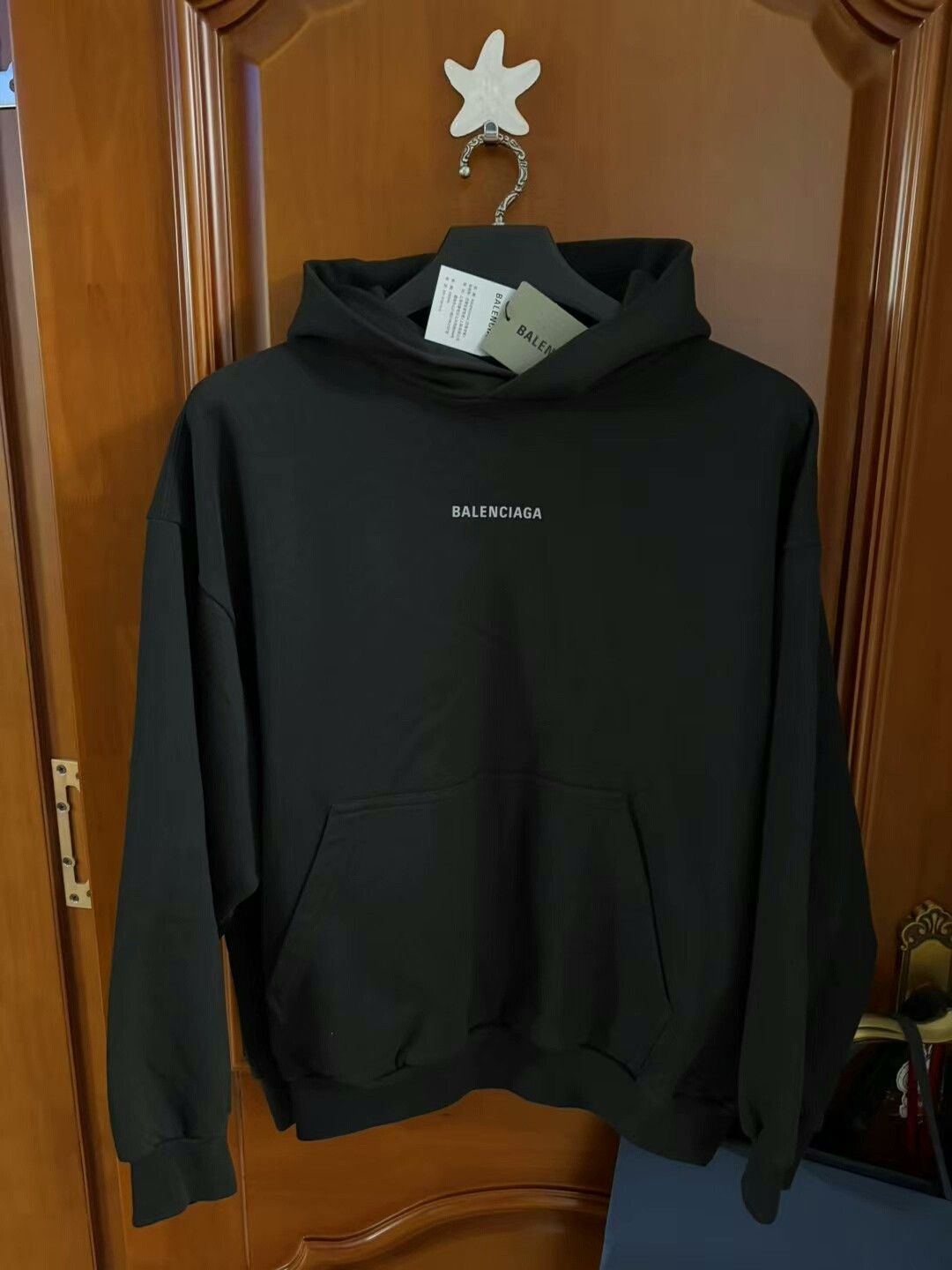 Balenciaga balenciaga reflective logo black sweatshirt Size US S / EU 44-46 / 1 - 1 Thumbnail