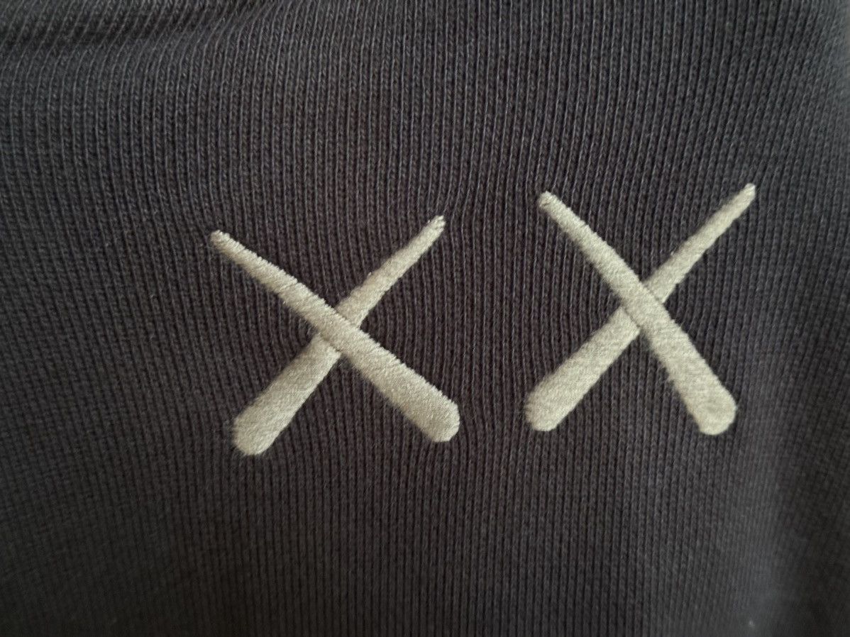 Kaws × Uniqlo 3XL Kaws Long Sleeve Sweatshirt Uniqlo UT Black Changbai Size US XXL / EU 58 / 5 - 9 Thumbnail