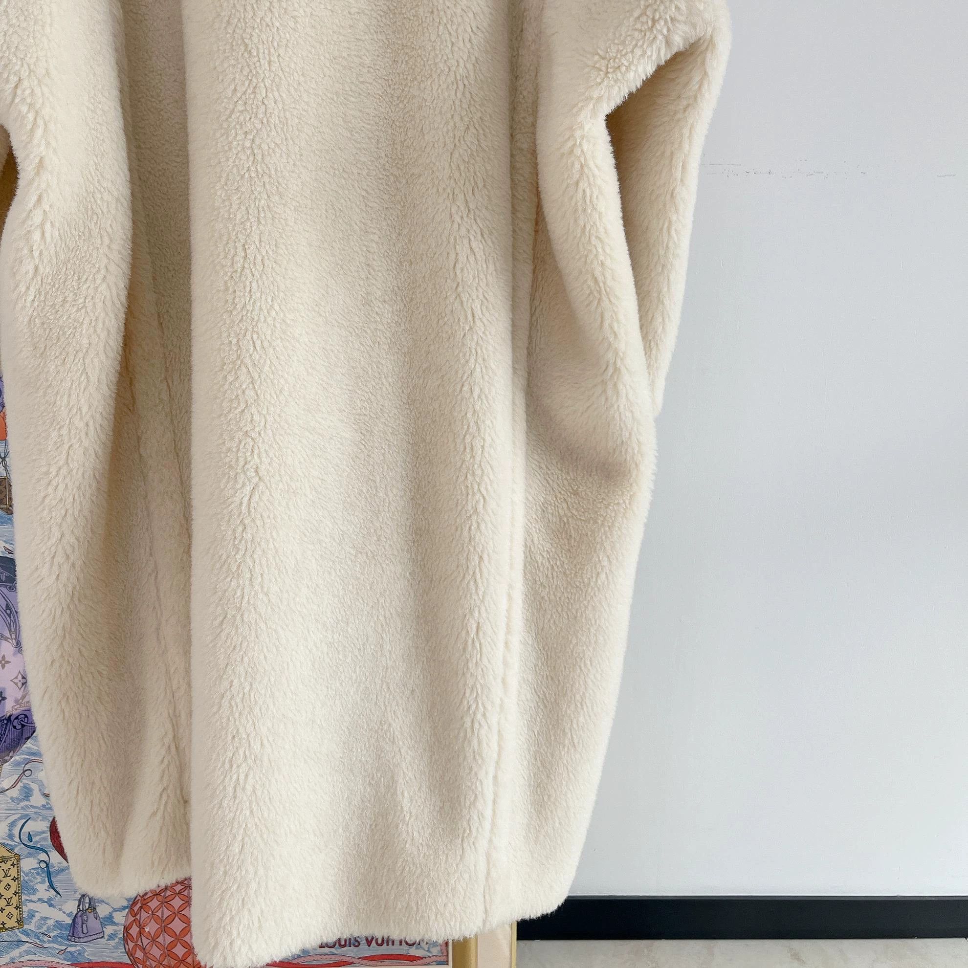 Max Mara Maxmara White Teddy Coat S 8705 Size S / US 4 / IT 40 - 5 Thumbnail