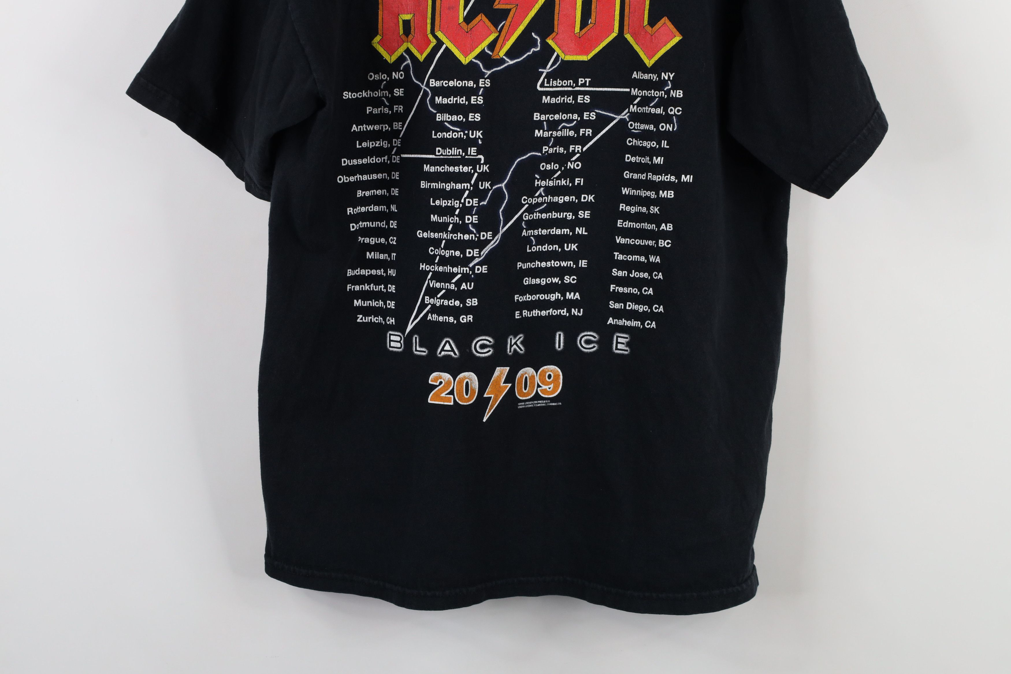 Vintage Vintage Y2K Black Ice World Tour ACDC Band T-Shirt Black Size US M / EU 48-50 / 2 - 13 Thumbnail