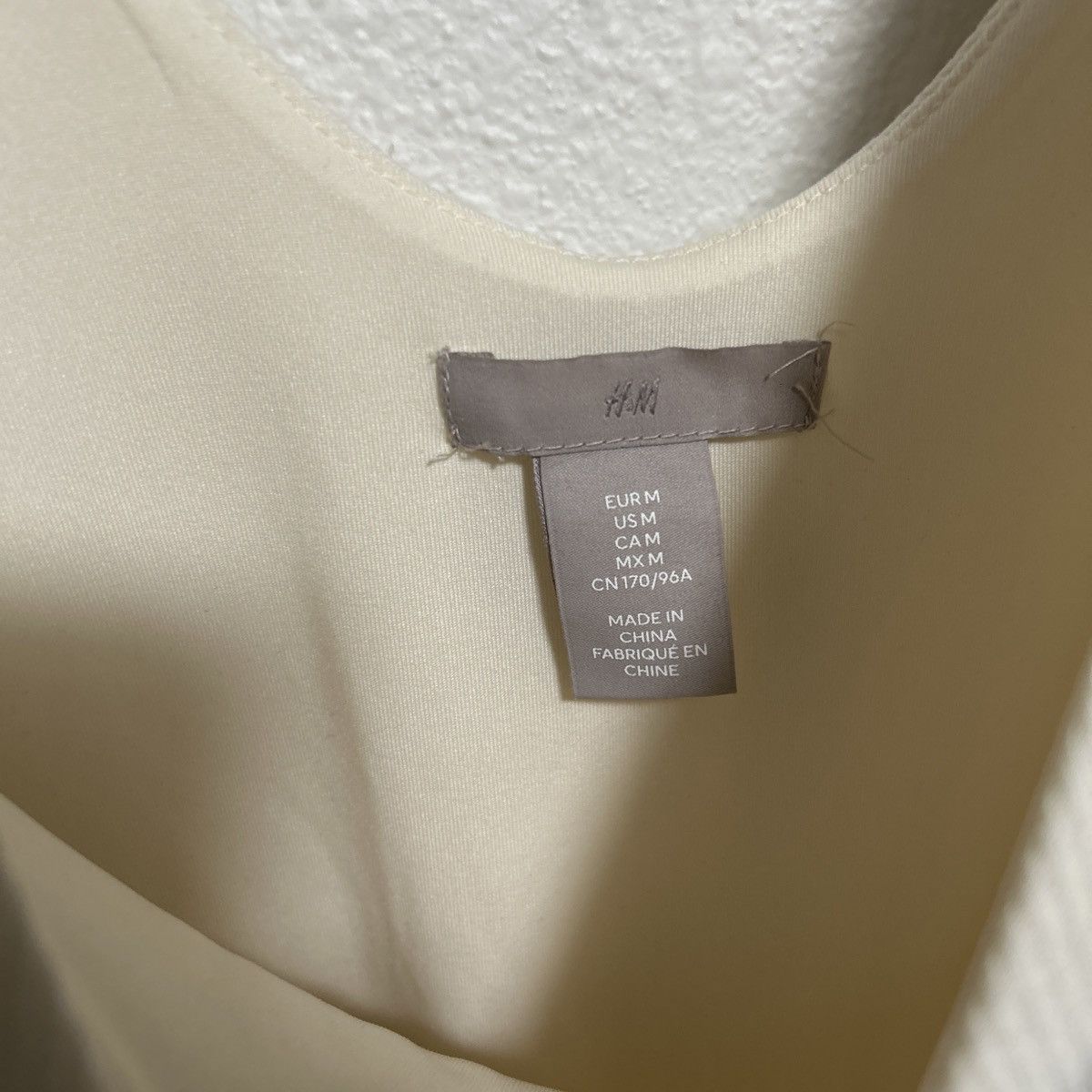 H&M H&M Woman’s Cream Body Suit in size XS Size XS / US 0-2 / IT 36-38 - 4 Thumbnail