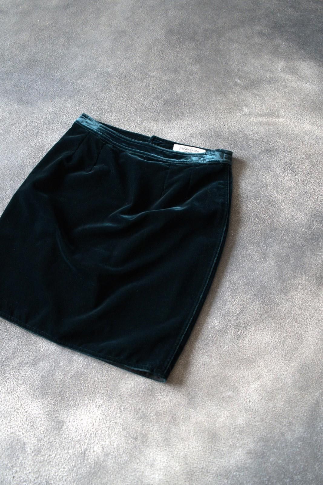 Saint Laurent Paris F/W 2003 Yves Saint Laurent by Tom Ford Velvet Mini Skirt Size 28" / US 6 / IT 42 - 3 Thumbnail