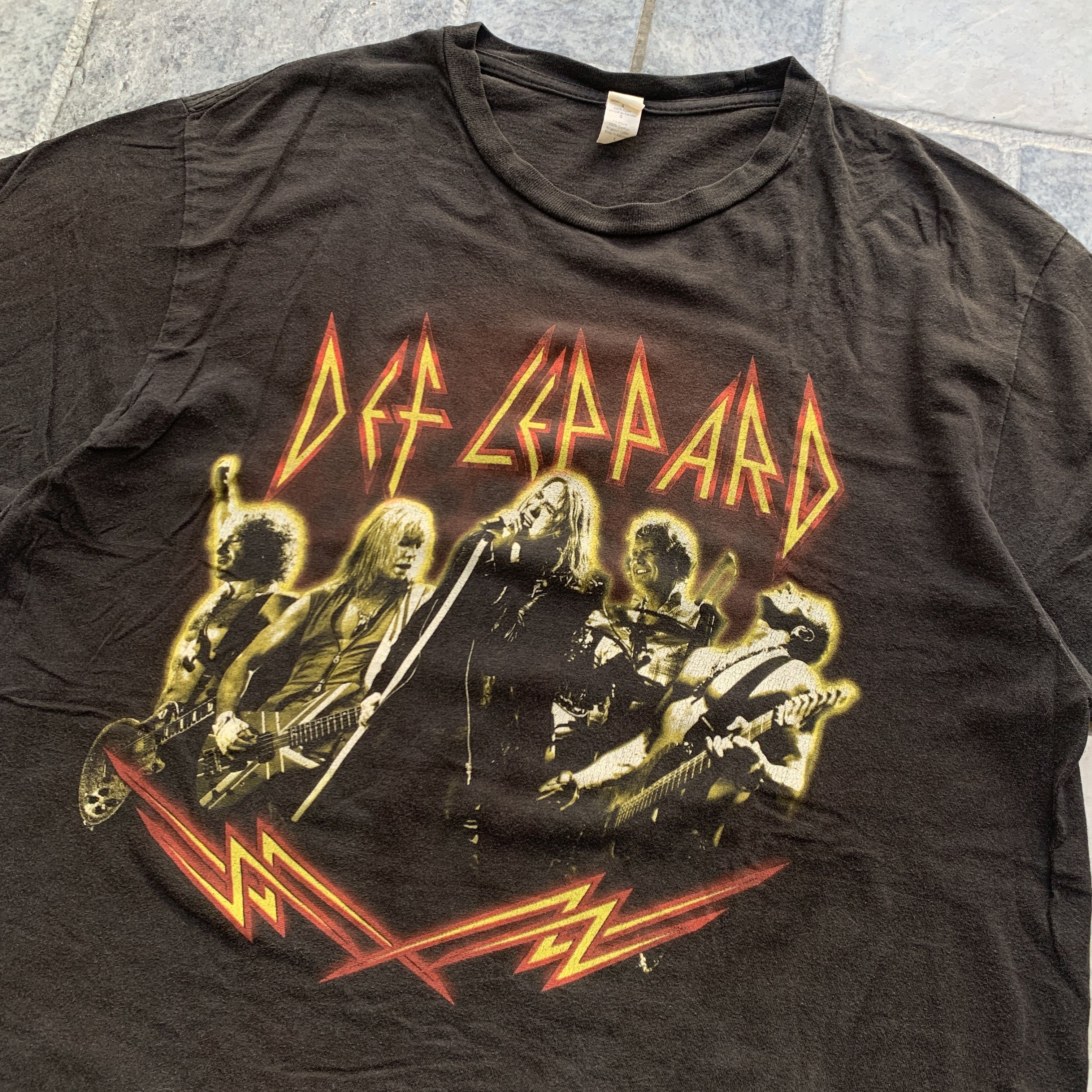 Vintage Vintage Def Leppard 2009 Tour Band Tee Shirt Size US L / EU 52-54 / 3 - 3 Thumbnail