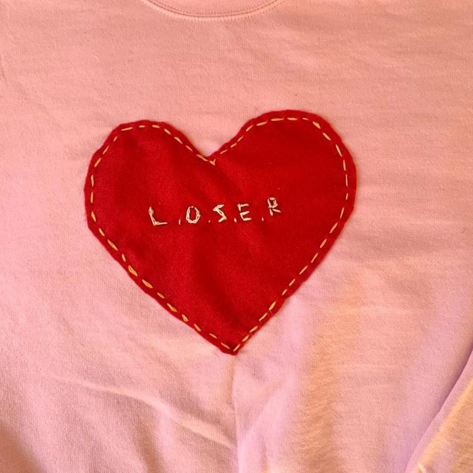 Gildan Pink heart patch crewneck Size US L / EU 52-54 / 3 - 2 Thumbnail