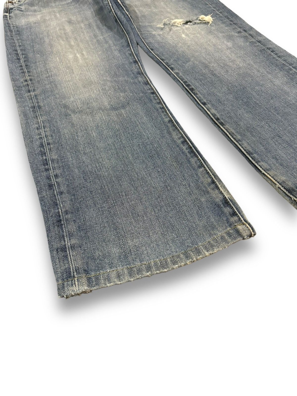Uniqlo Vintage Y2K Uniqlo Blue Wash Loose Fit Distressed Jeans Size US 35 - 8 Thumbnail