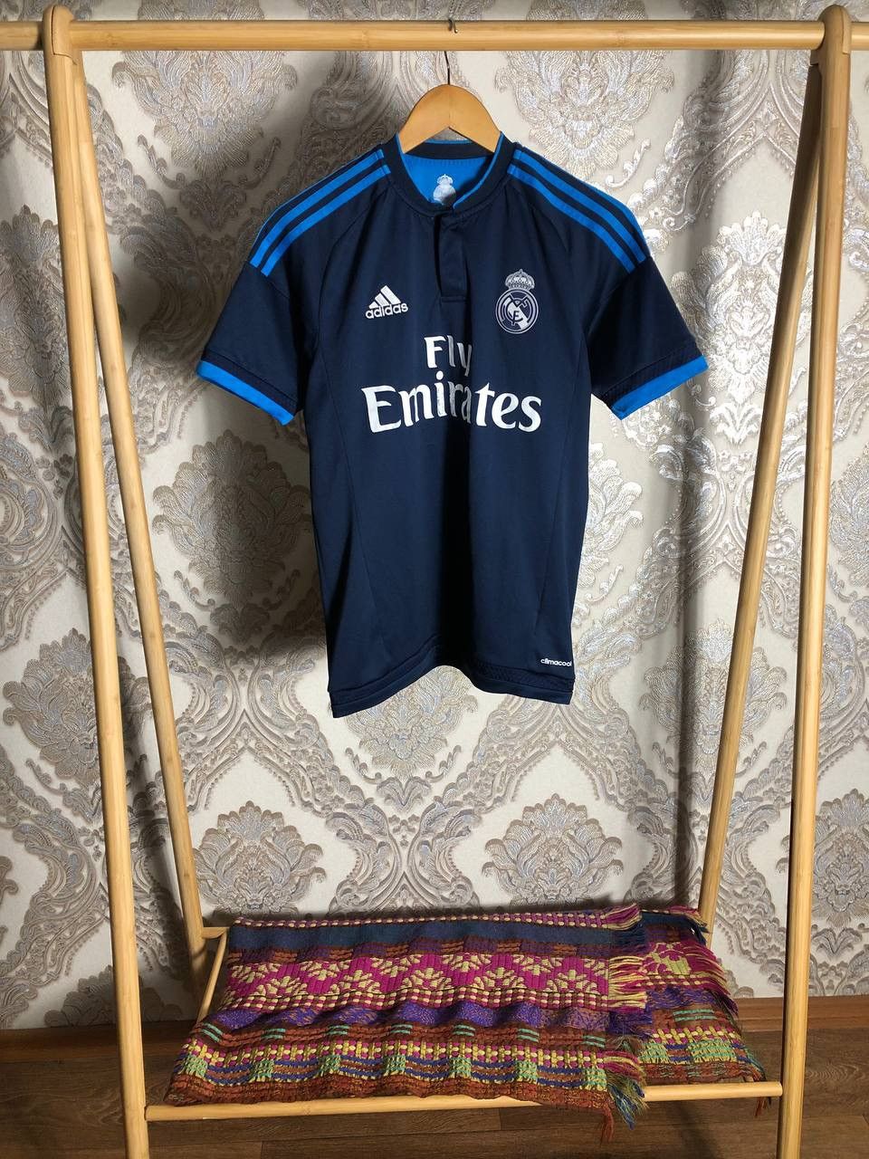 Adidas VINTAGE ADIDAS FC REAL MADRID SPAIN SOCCER JERSEY RETRO Y2K Size US S / EU 44-46 / 1 - 1 Thumbnail