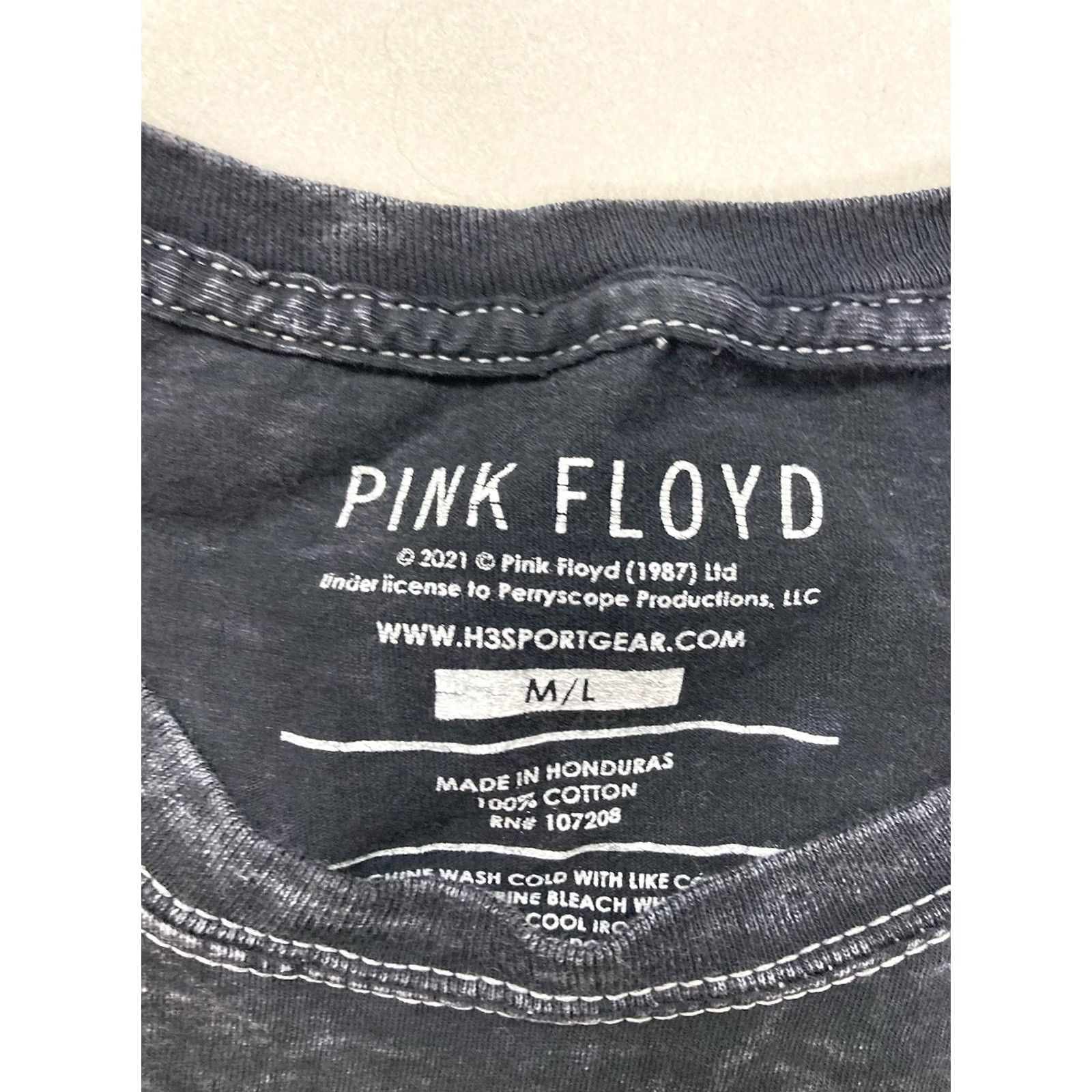 Vintage VINTAGE Pink Floyd The Dark Side Of The Moon Graphic T-shirt Men Large Black Acid Wash Size US L / EU 52-54 / 3 - 4 Thumbnail