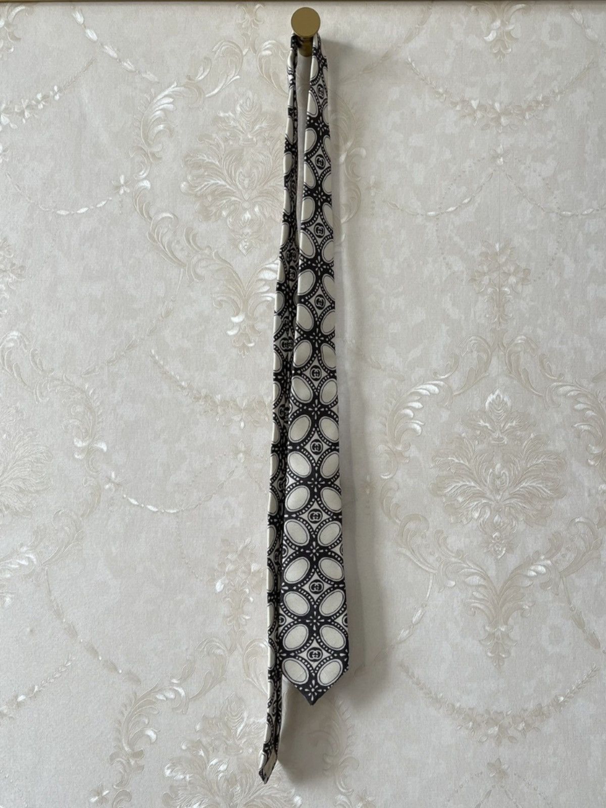 image of Gucci Runway Tie in White, Men's