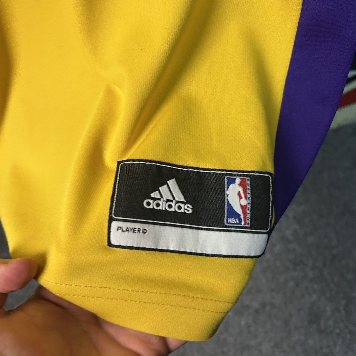 Adidas Vintage NBA Adidas Lakers 12 Howard Basketball Jersey size L Size US L / EU 52-54 / 3 - 6 Thumbnail