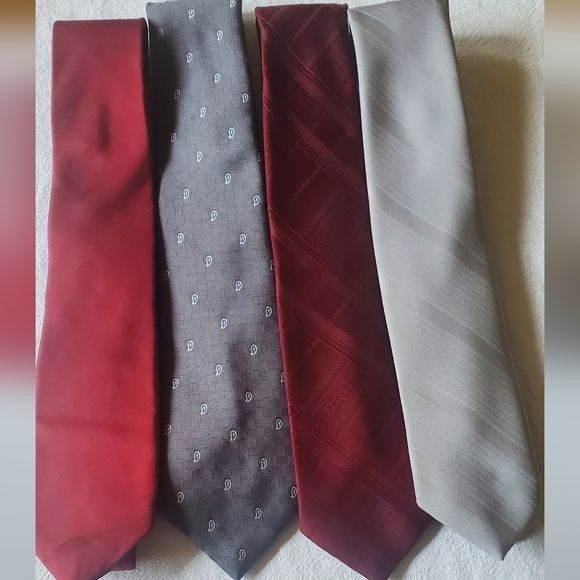Designer Bundle of 4 coordinating Ties - 1 100% Silk Size ONE SIZE - 1 Thumbnail
